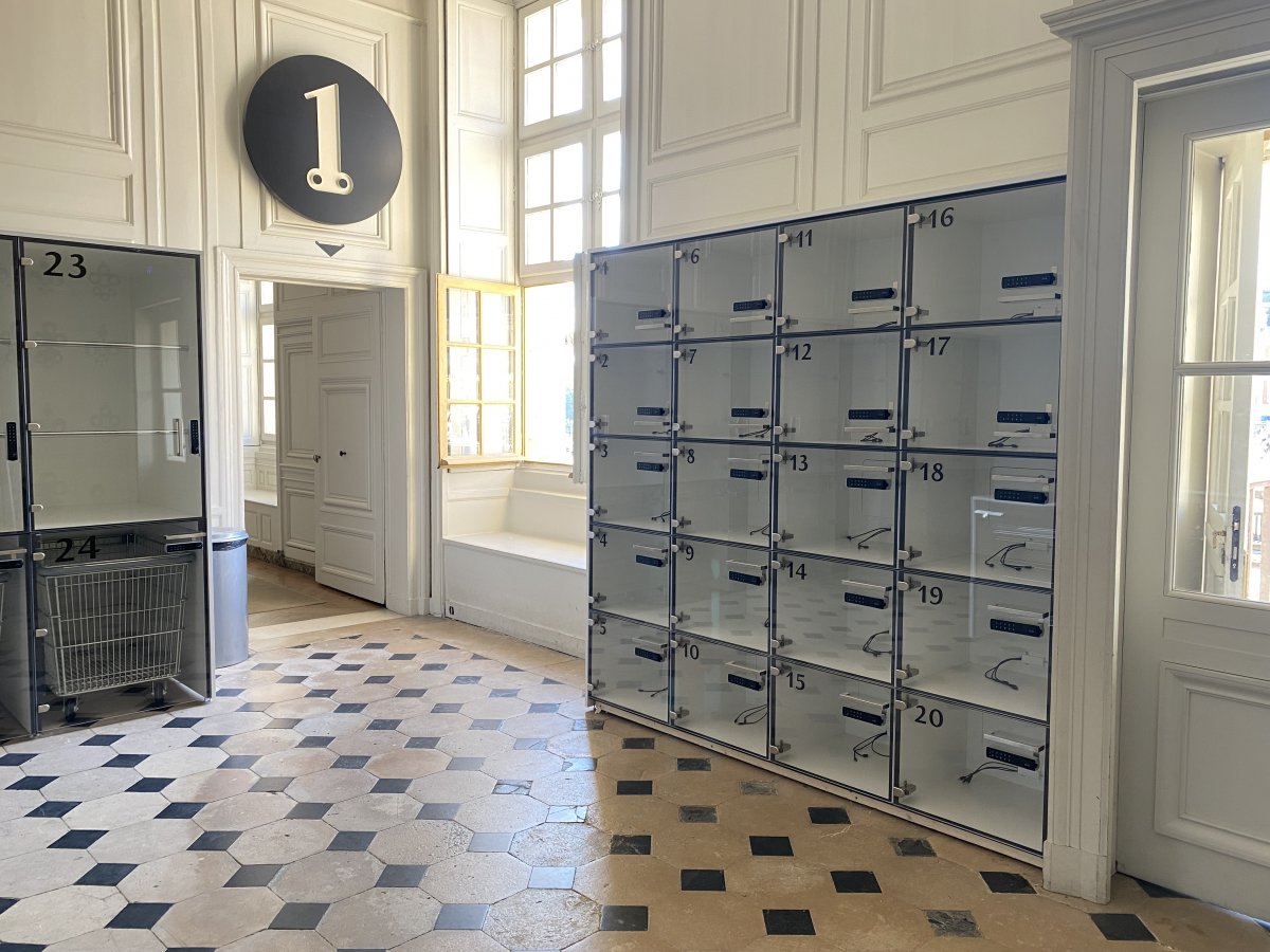 Des casiers  code purs, sur-mesure et connects : les nouvelles consignes du Chteau de Versailles 